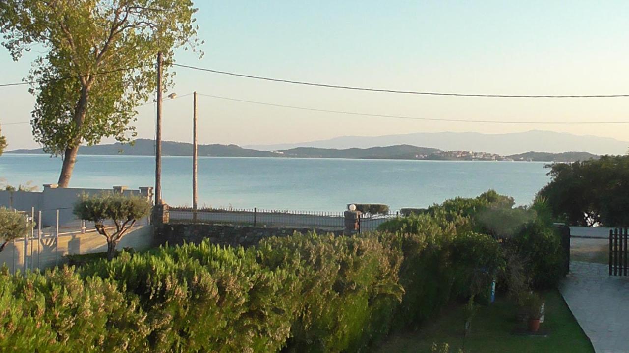Studios Tripiti Nea Roda Exterior foto