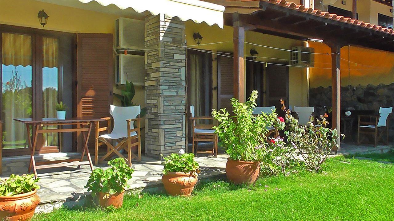 Studios Tripiti Nea Roda Exterior foto